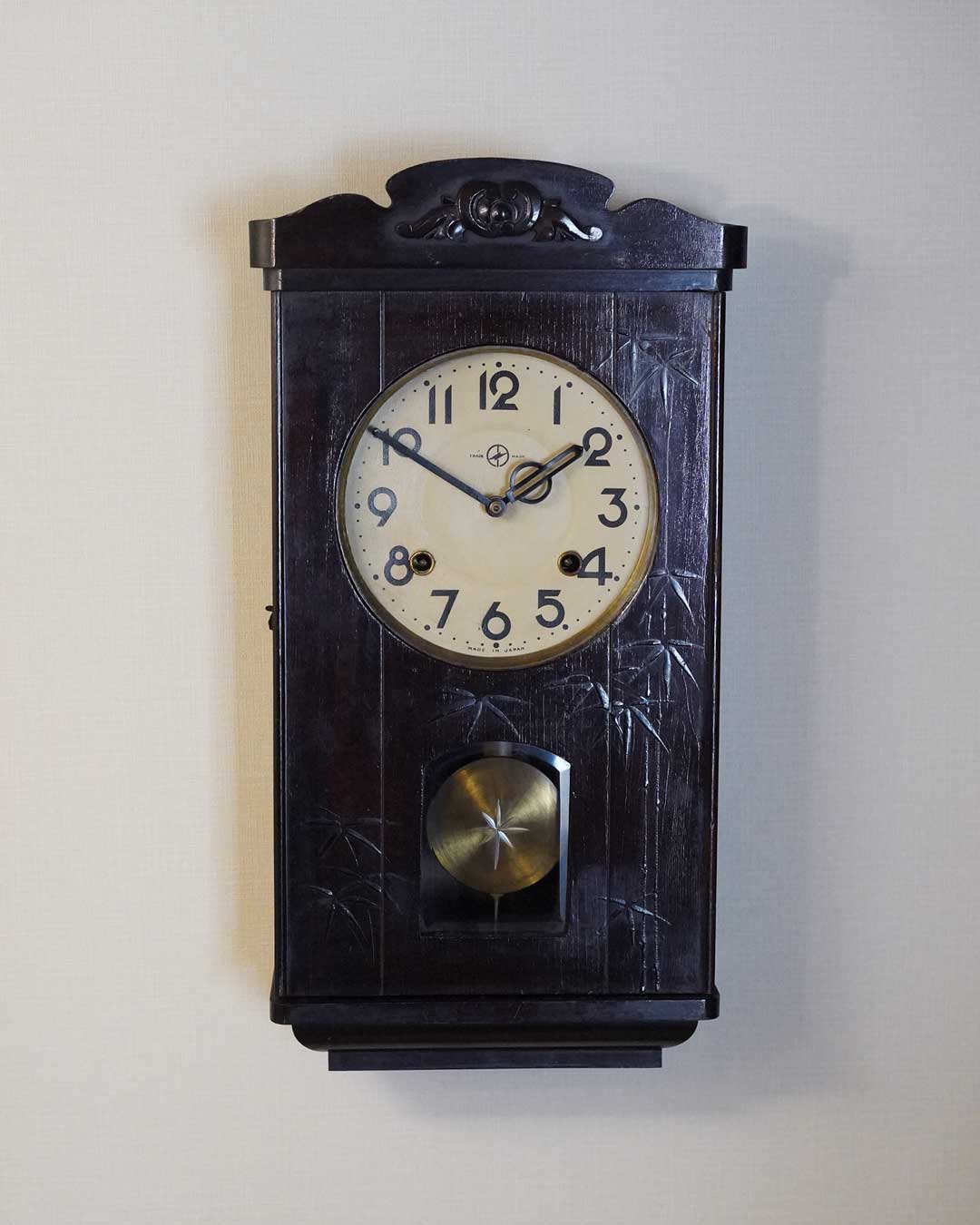 【２営業日以内に発送可能】日本時計／竹模様のケースが美しい振り子時計